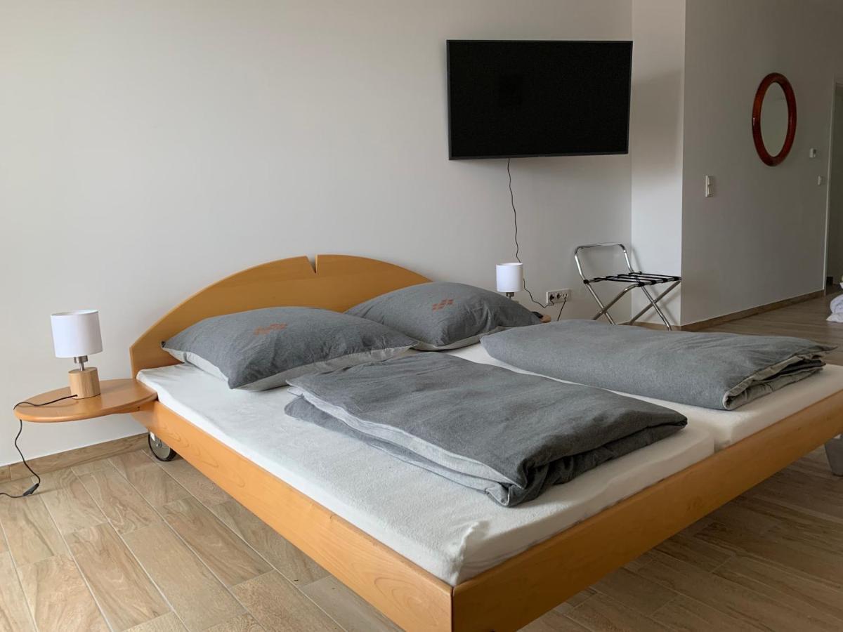 ホテル Gaestehaus Residenz Aurora Friedrichsthal エクステリア 写真